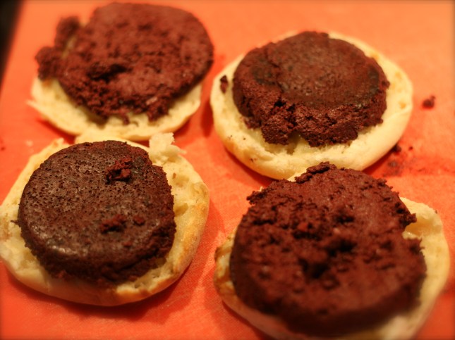 Répartition du boudin sur les muffins