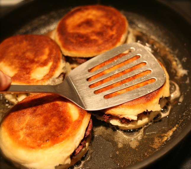 Ne pas hésiter à bien écraser les muffins