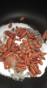 Petit caramel avec amandes et pacanes