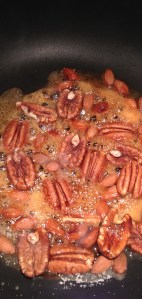 Petit caramel avec amandes et pacanes