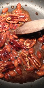 Petit caramel avec amandes et pacanes