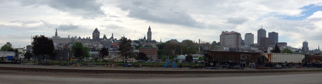 Vue sur Québec à partir de la zone portuaire