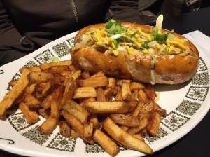 Hot Dog Bretzel Diner St Sauveur
